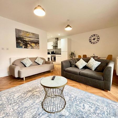 2 Double Beds Or 4 Singles, 2 Bathrooms, Free Parking, Smart Tv'S, Close To Gunwharf Quays, Beach & Historic Dockyard Portsmouth Esterno foto