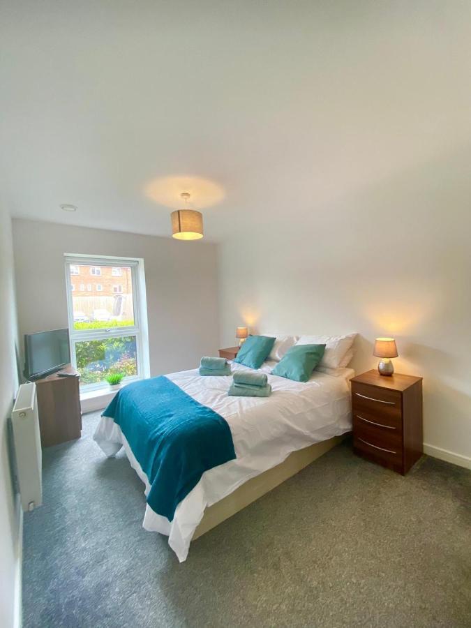 2 Double Beds Or 4 Singles, 2 Bathrooms, Free Parking, Smart Tv'S, Close To Gunwharf Quays, Beach & Historic Dockyard Portsmouth Esterno foto