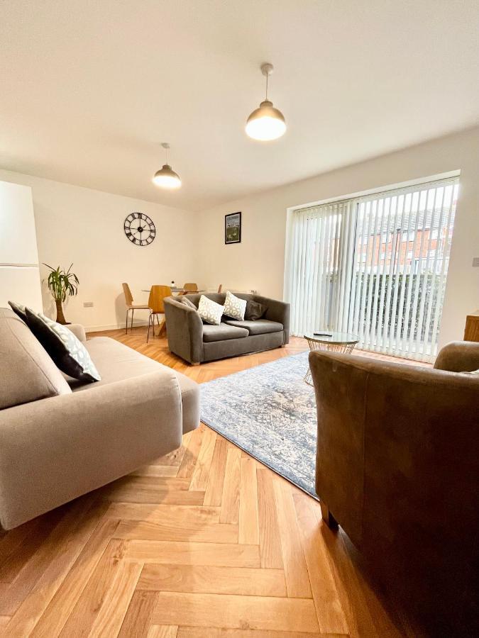 2 Double Beds Or 4 Singles, 2 Bathrooms, Free Parking, Smart Tv'S, Close To Gunwharf Quays, Beach & Historic Dockyard Portsmouth Esterno foto